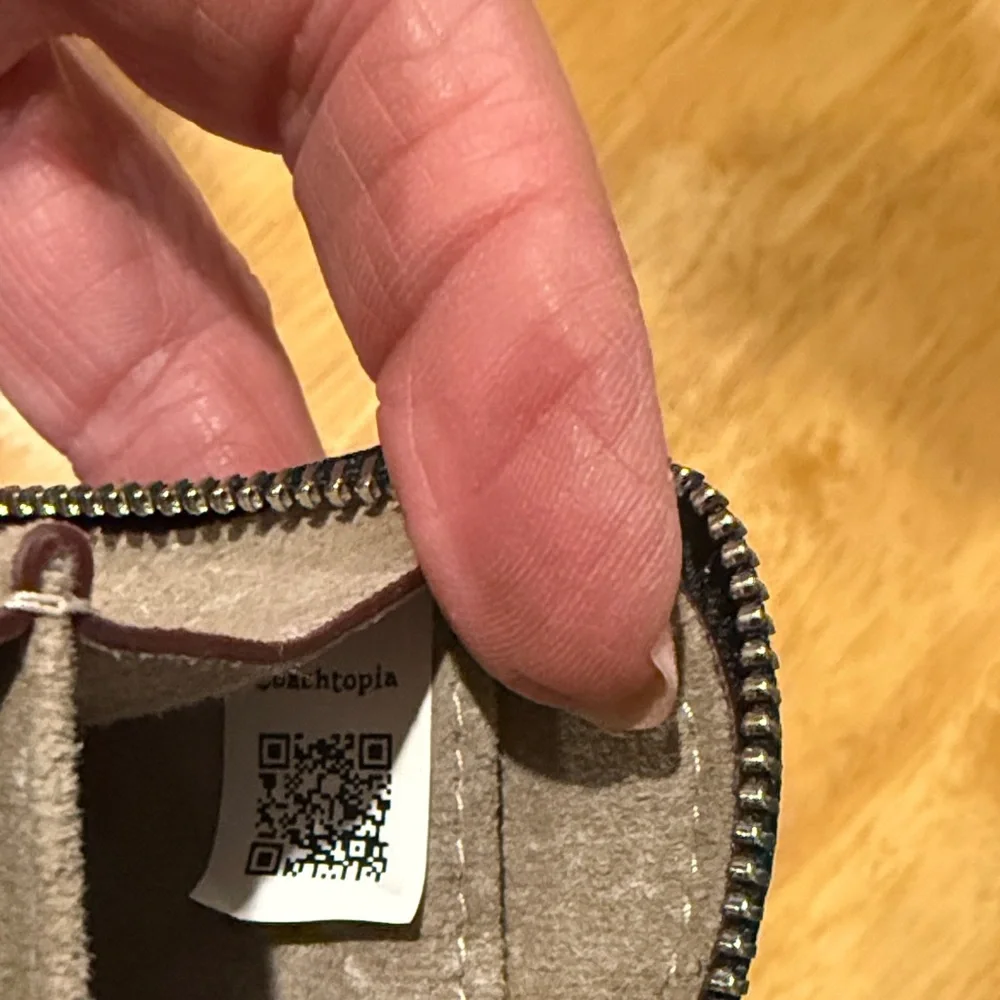 Coachtopia Black Pebbled Leather Zip Coin Pouch with Signature C Charm - Picture 6 of 7